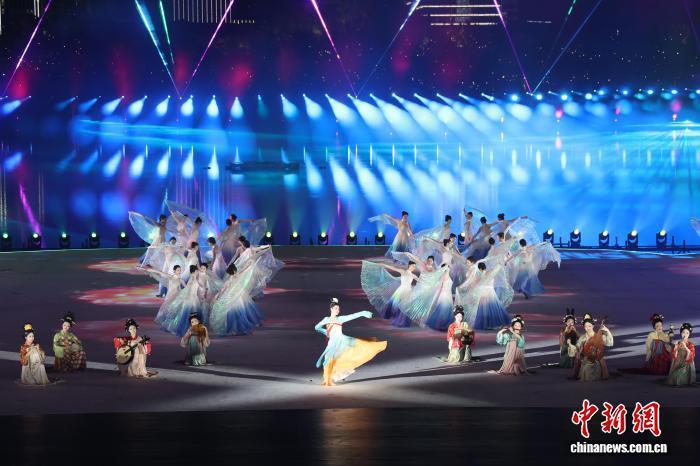 用极具中国, 立秋与立春, 成都